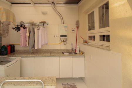 Casa à venda com 300m², 3 quartos e 4 vagasÁrea de Serviço