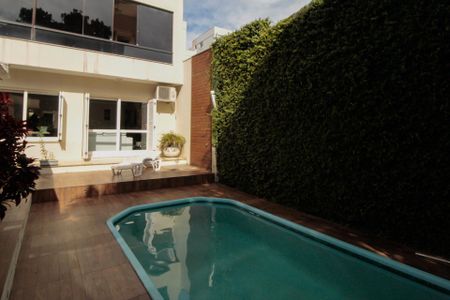 Casa à venda com 300m², 3 quartos e 4 vagasÁrea comum - Piscina