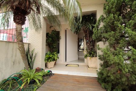 Casa à venda com 300m², 3 quartos e 4 vagasFachada