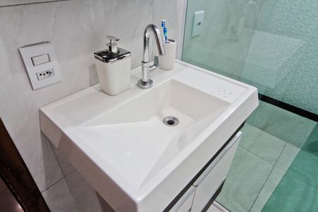 Casa à venda com 160m², 3 quartos e 8 vagasBanheiro da Suíte 2