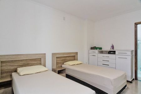 Casa à venda com 160m², 3 quartos e 8 vagasSuíte 2