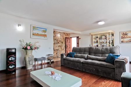 Casa à venda com 160m², 3 quartos e 8 vagasSala