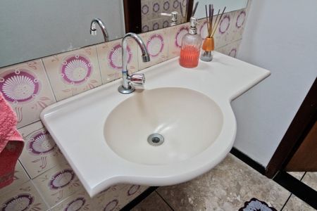 Lavabo de casa à venda com 3 quartos, 160m² em Vila Palmeiras, São Paulo