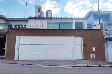 Casa à venda com 160m², 3 quartos e 8 vagasFachada