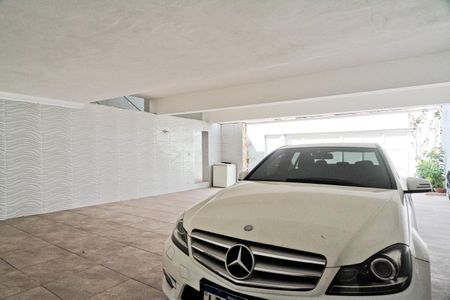 Casa à venda com 160m², 3 quartos e 8 vagasGaragem