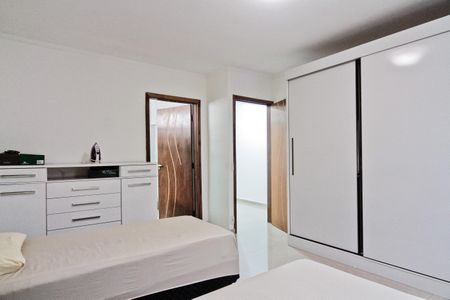 Casa à venda com 160m², 3 quartos e 8 vagasSuíte 2