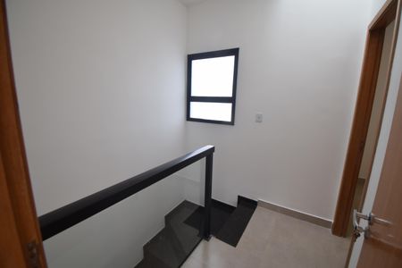 Escada de apartamento à venda com 2 quartos, 100m² em Vila Euthalia, São Paulo