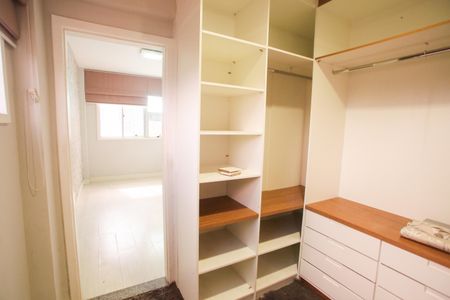 Apartamento para alugar com 169m², 3 quartos e 1 vaga Apartamento para alugar com 169m², 3 quartos e 1 vagaCloset do Quarto 1