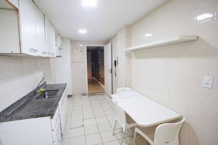 Apartamento para alugar com 169m², 3 quartos e 1 vaga Apartamento para alugar com 169m², 3 quartos e 1 vagaCozinha