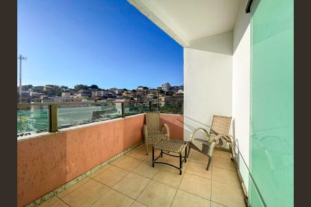 Casa à venda com 375m², 6 quartos e 8 vagasVaranda da Suíte 2