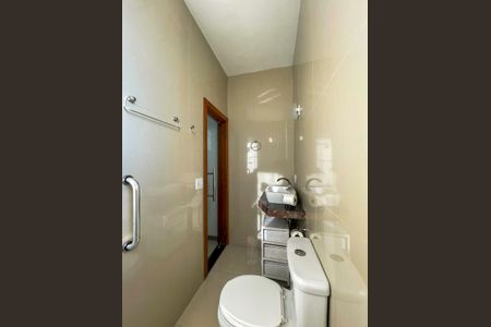 Casa à venda com 375m², 6 quartos e 8 vagasBanheiro 1