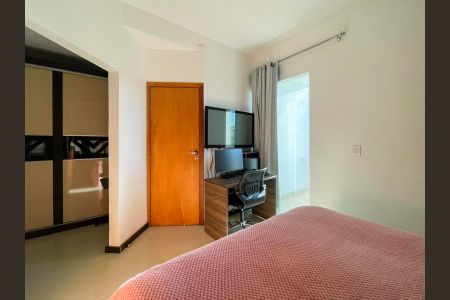 Casa à venda com 375m², 6 quartos e 8 vagasSuíte 2