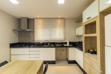 Casa de condomínio para alugar com 320m², 3 quartos e 4 vagasCozinha