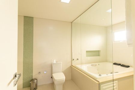 Casa de condomínio para alugar com 320m², 3 quartos e 4 vagasBanheiro da Suíte 1