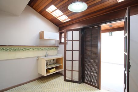 Casa para alugar com 250m², 5 quartos e 1 vagaEdícula - Sala