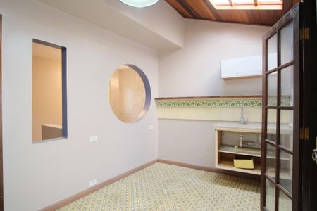 Casa para alugar com 250m², 5 quartos e 1 vagaEdícula - Sala