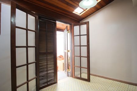 Casa para alugar com 250m², 5 quartos e 1 vagaEdícula - Sala