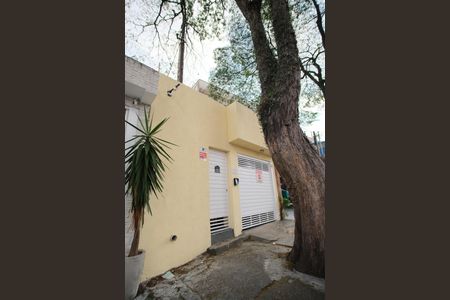 Casa para alugar com 250m², 5 quartos e 1 vagaFachada