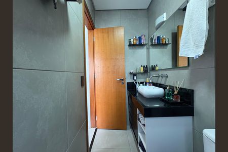 Apartamento à venda com 122m², 2 quartos e 2 vagas Apartamento à venda com 122m², 2 quartos e 2 vagasBanheiro da Suíte