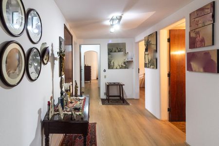 Apartamento à venda com 265m², 4 quartos e 2 vagasHall de distribuição dos dormitórios