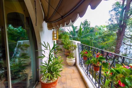 Apartamento à venda com 265m², 4 quartos e 2 vagasVaranda