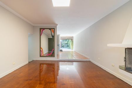 Casa para alugar com 179m², 3 quartos e 3 vagas Casa para alugar com 179m², 3 quartos e 3 vagasSala