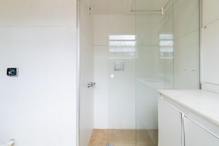 Casa para alugar com 179m², 3 quartos e 3 vagas Casa para alugar com 179m², 3 quartos e 3 vagasBanheiro da Suíte