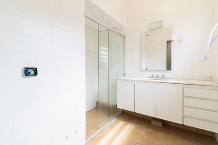 Casa para alugar com 179m², 3 quartos e 3 vagas Casa para alugar com 179m², 3 quartos e 3 vagasBanheiro da Suíte