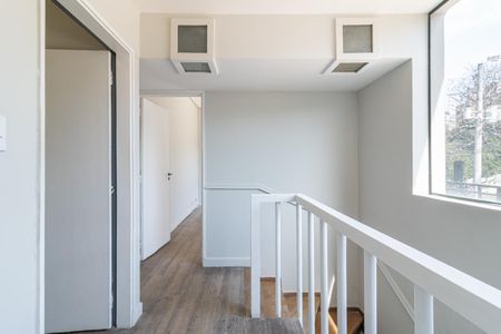 Casa para alugar com 179m², 3 quartos e 3 vagas Casa para alugar com 179m², 3 quartos e 3 vagasCorredor