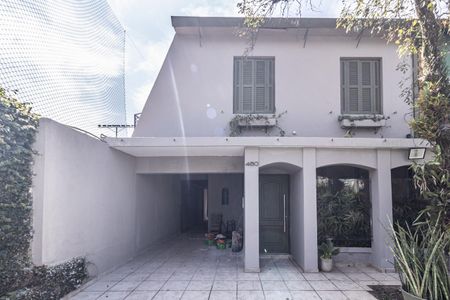Casa para alugar com 179m², 3 quartos e 3 vagas Casa para alugar com 179m², 3 quartos e 3 vagasFachada