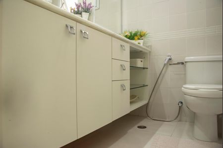 Apartamento à venda com 80m², 2 quartos e 2 vagasBanheiro da Suíte