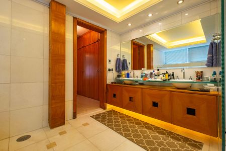 Apartamento à venda com 367m², 3 quartos e 2 vagasBanheiro da Suíte 1