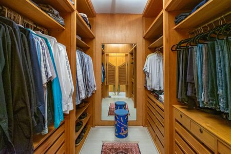 Apartamento à venda com 367m², 3 quartos e 2 vagasCloset da suíte 1