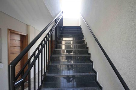 Apartamento à venda com 42m², 2 quartos e sem vaga Apartamento à venda com 42m², 2 quartos e sem vagaEscada