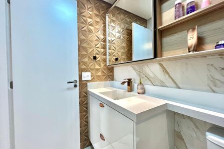 Banheiro da Suíte de apartamento à venda com 2 quartos, 64m² em Jardim Prudência, São Paulo