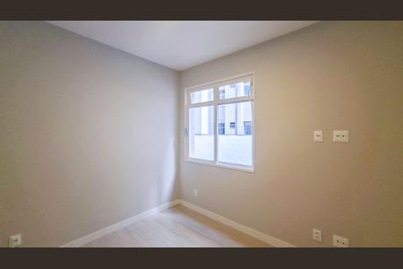 Apartamento à venda com 220m², 4 quartos e 2 vagas Apartamento à venda com 220m², 4 quartos e 2 vagasQuarto 2