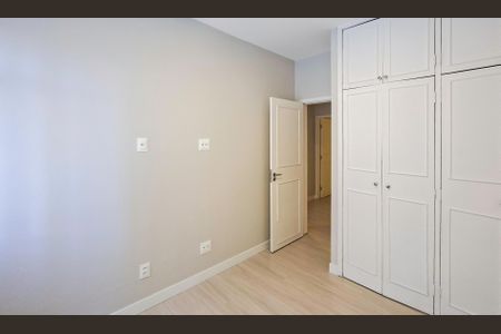 Apartamento à venda com 220m², 4 quartos e 2 vagas Apartamento à venda com 220m², 4 quartos e 2 vagasQuarto 1