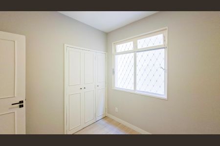 Apartamento à venda com 220m², 4 quartos e 2 vagas Apartamento à venda com 220m², 4 quartos e 2 vagasQuarto 3