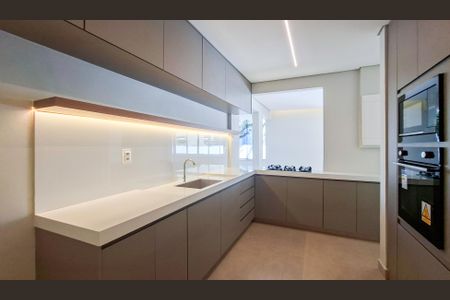 Apartamento à venda com 220m², 4 quartos e 2 vagas Apartamento à venda com 220m², 4 quartos e 2 vagasCozinha