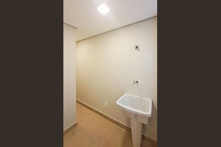 Apartamento à venda com 220m², 4 quartos e 2 vagas Apartamento à venda com 220m², 4 quartos e 2 vagasÁrea de Serviço