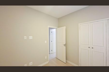 Apartamento à venda com 220m², 4 quartos e 2 vagas Apartamento à venda com 220m², 4 quartos e 2 vagasQuarto 3