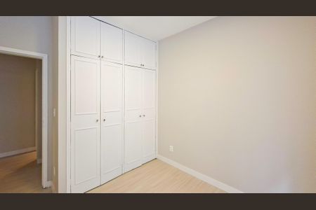 Apartamento à venda com 220m², 4 quartos e 2 vagas Apartamento à venda com 220m², 4 quartos e 2 vagasQuarto 1