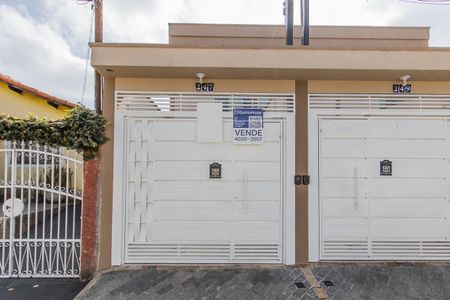 Casa à venda com 100m², 3 quartos e 2 vagas Casa à venda com 100m², 3 quartos e 2 vagasFachada + Placa