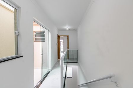 Casa à venda com 100m², 3 quartos e 2 vagas Casa à venda com 100m², 3 quartos e 2 vagasCorredor