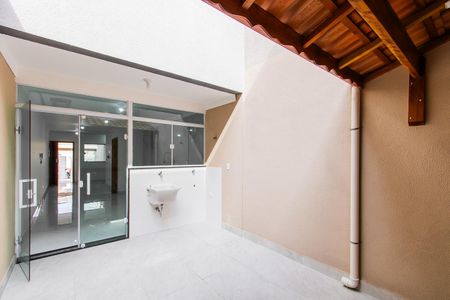 Casa à venda com 100m², 3 quartos e 2 vagas Casa à venda com 100m², 3 quartos e 2 vagasQuintal