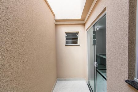 Casa à venda com 100m², 3 quartos e 2 vagas Casa à venda com 100m², 3 quartos e 2 vagasCorredor