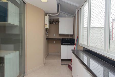 Apartamento à venda com 177m², 4 quartos e 3 vagas Apartamento à venda com 177m², 4 quartos e 3 vagasÁrea de Serviço