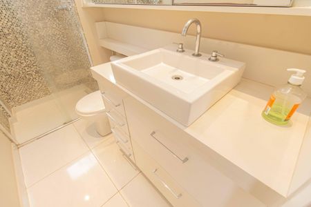 Apartamento à venda com 177m², 4 quartos e 3 vagas Apartamento à venda com 177m², 4 quartos e 3 vagasBanheiro da Suíte