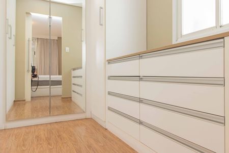 Apartamento à venda com 177m², 4 quartos e 3 vagas Apartamento à venda com 177m², 4 quartos e 3 vagasCloset da suíte