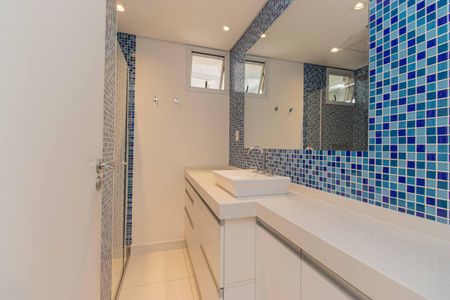 Apartamento à venda com 177m², 4 quartos e 3 vagas Apartamento à venda com 177m², 4 quartos e 3 vagasBanheiro da Suíte 2